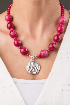 COLLAR AGATA FACETADA FUCSIA