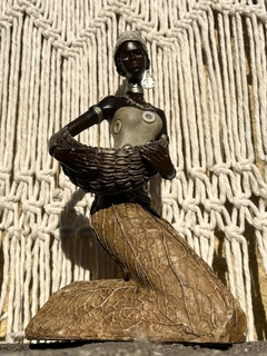 Estatua "Mujer Recolectando"