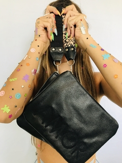 Clutch AMOR! en internet