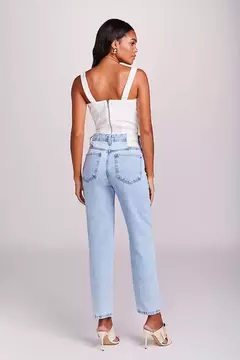 CALÇA MOM COM BORDADO LATERAL MONNARI - loja online