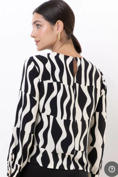 BLUSA MANGA LONGA COM BOTÕES ESTAMPADA SEIKI na internet