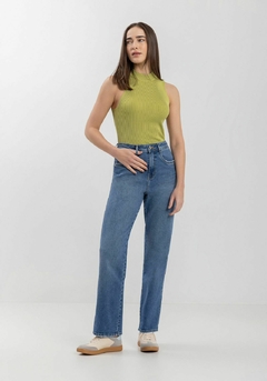CALÇA RETA CINTURA ALTA COM PUÍDOS LEVES - comprar online