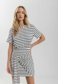 VESTIDO LISTRADO COM AMARRAÇÃO FRONTAL - comprar online
