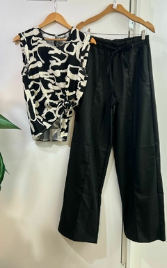 CONJUNTO BLUSA E CALÇA COM ELÁSTICO NO CÓS na internet