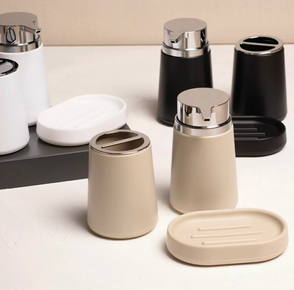 set de baño plastico y metal