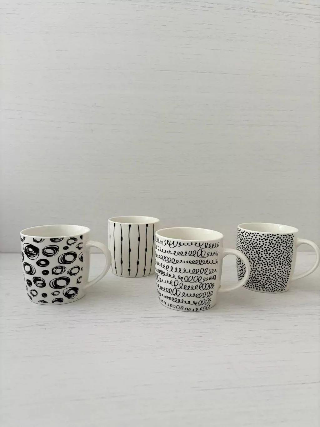 Tazas Blancas y Negras