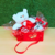 Cesta com urso branco e chocolates na internet