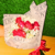 Imagem do Bouquet romance em jornal com 6 rosas brancas e 6 rosas vermelhas