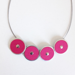 Collar Abigail en internet