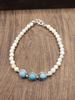 pulseira madrepérola com larimar natural - luzdeprata