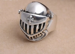 anel capacete medieval com skull na internet