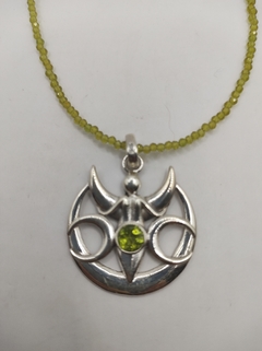 Pingente Deusa lunar peridoto+ colar natural