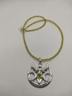 Pingente Deusa lunar peridoto+ colar natural - comprar online