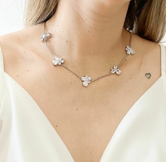 Colar Regulável com flores - comprar online