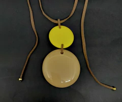 Colar Cordão Com Acrílico Nude/Amarelo - comprar online