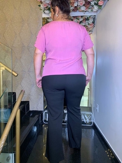 Calça Flare Liso na internet