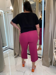 Calça Pantacourt Com Faixa Fixa Roxo na internet