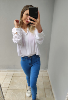 Calça jeans feminina, cintura alta, modelagem skinny, com lycra