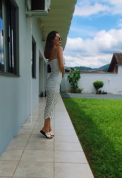 O NOSSO VESTIDO CILENE É UM MODELO CLÁSSICO, ELEGANTE E MODERNO! SUA MODELAGEM BEM AJUSTADA AO CORPO DA TODO UM CHARME E sensualidade AO LOOK. CONFECCIONADO EM POLIAMIDA, UM TECIDO SUPER ESTRUTURADO E CONFROTÁVEL.                não fica transparente, MOD