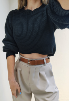 Casaco, blusa em tricot, perfeita para dias de inverno, compondo um look estiloso e diferente.