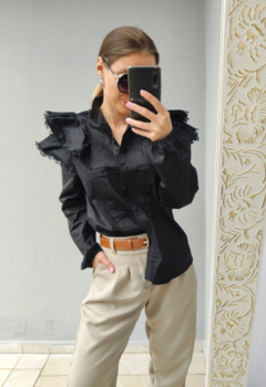 Camisa feminina de alfaitaria, com botões em tricoline, super luxuosa e estilosa. look para trabalho ou dia a dia.
