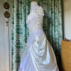 vestido de noiva dos sonhos - 40 - Roupas, decoração e acessórios VINTAGE - Legado Brechó