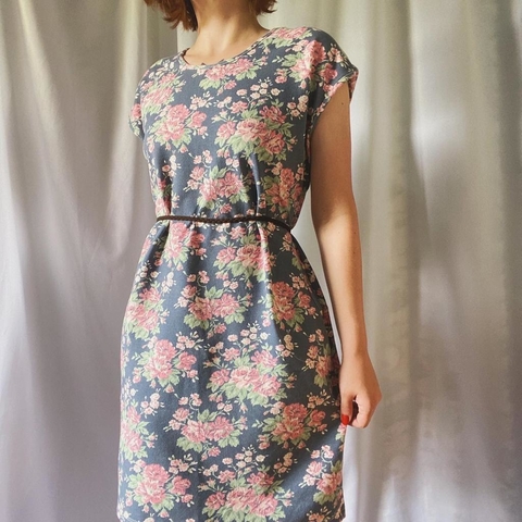 vestido floral com bolsos - M