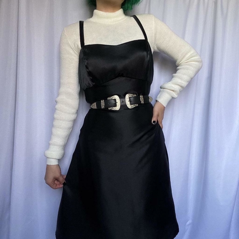 vestido preto em cetim - M