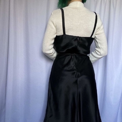 vestido preto em cetim - M - Roupas, decoração e acessórios VINTAGE - Legado Brechó