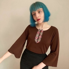blusa marrom manga longa - M na internet