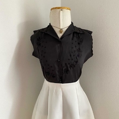 camisa preta vintage bordada - P