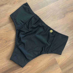 CALCINHA HOT PANT COM RECORTE - PRETO TRICÔ - comprar online