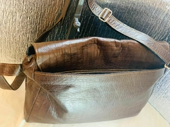MORRAL DE CUERO 100%. CUERO OVEJA ITALIANA gravada. Modelo: “GÜIDO”.- - comprar online