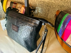 Imagen de CARTERA-SOBRE DE CUERO COMBINADO, MODELO; “BARI”.-