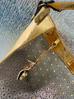CARTERA CURVA MODELO “BELLA” víbora y dorada - comprar online