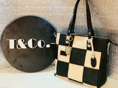 Cartera de cuero Blanca y Negra Damero Modelo: “ Alberobello” (APuglia, Italia).- - tienda online