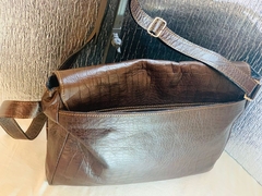 MORRAL DE CUERO 100%. CUERO OVEJA ITALIANA gravada. Modelo: “GÜIDO”.- - Támesis&Co.