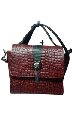 Cartera de relieve color bordó combinada con cabritilla negra. Modelo: “PIERINA”.- - comprar online