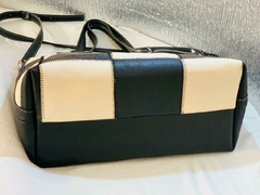 Imagen de Cartera de cuero Blanca y Negra Damero Modelo: “ Alberobello” (APuglia, Italia).-