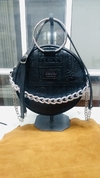 Cartera Labrada toda Negra Modelo “DONNA POETO”con cierres.