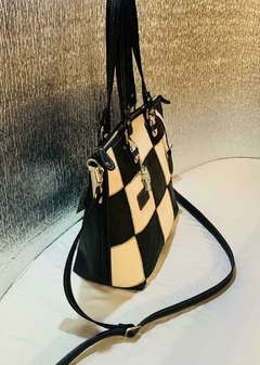 Cartera de cuero Blanca y Negra Damero Modelo: “ Alberobello” (APuglia, Italia).- - comprar online