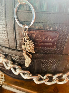 Cartera Labrada toda Negra Modelo “DONNA POETO”con cierres.