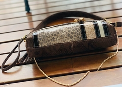 CARTERA DE CUERO DE VÍBORA SOBRE “INDIA” (Ocre) - Támesis&Co.