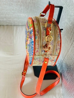 Imagen de CARTERA PINTADA A MANO ALZADA Y BORDADA MODELO:”ORIGEN”