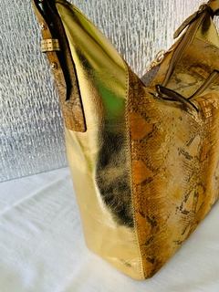 CARTERA CURVA MODELO “BELLA” víbora y dorada