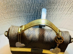 Cartera de Boa chocolate combinada con cuero metalizado dorado. Modelo: “Adelaida de Borgoña”.- - Támesis&Co.