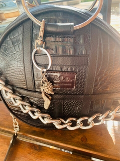 Cartera Labrada toda Negra Modelo “DONNA POETO”con cierres. - Támesis&Co.