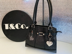 CARTERA DE OVEJA ITALIANA NEGRO BRILLOSO COMBINADO CON CABRITILLA LISA OPACA NEGRA MODELO: “BIRDY”.-