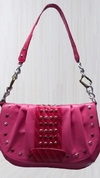 CARTERA MAI, realizada con tachas y distintos cueros en relieve.