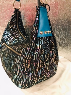 Imagen de CARTERA DE CUERO IMPORTADO TORNASOLADO COMBINADA CON CHAROL CELESTE. "ABY".